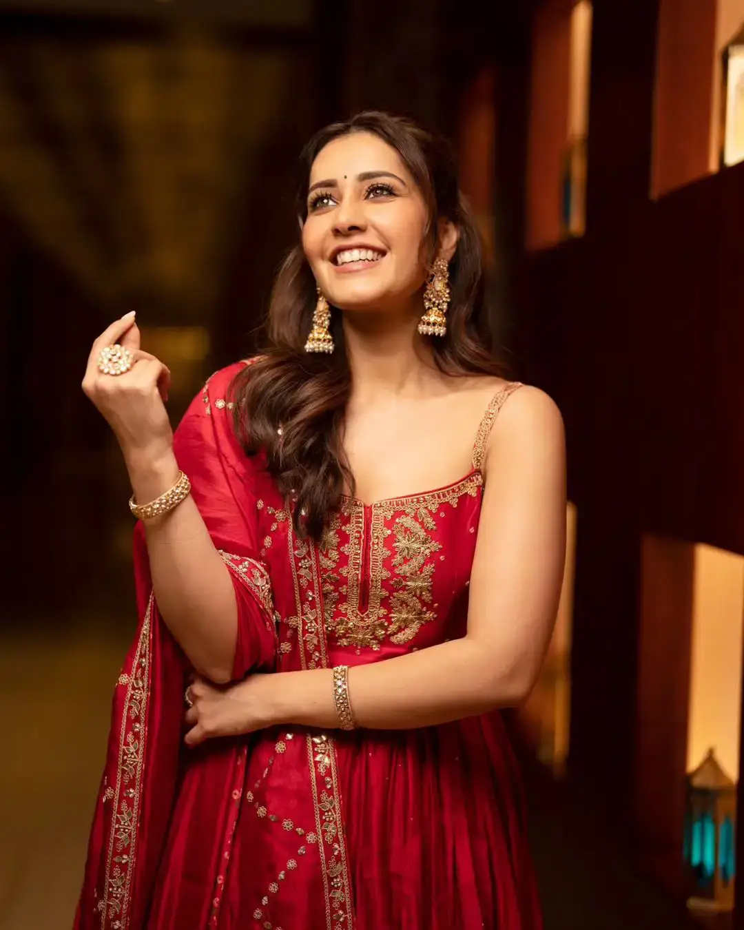 RAASHI KHANNA MESMERIZING LOOKS IN BEAUTIFUL RED GOWN 9